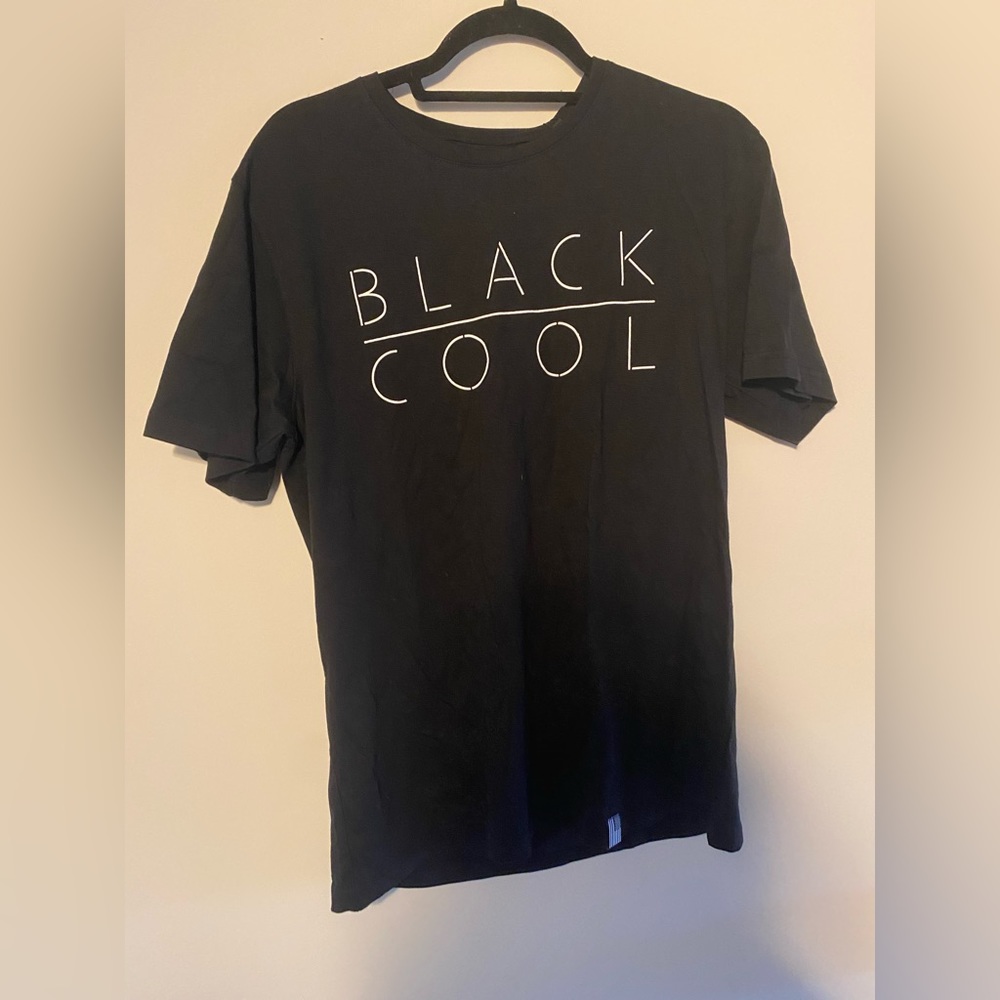 NWT Black cool M t shirt